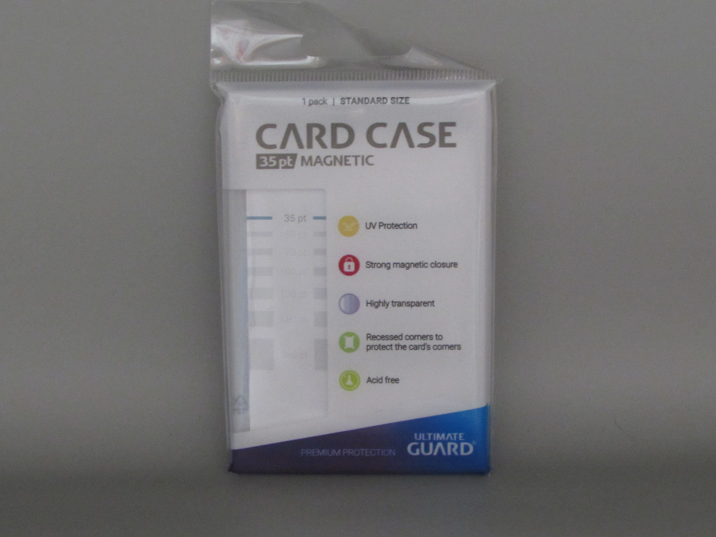 Ultmate gaurd 35pt card case magnetic